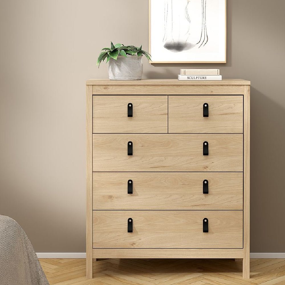 Oak effect 4 drawer chest with black handles from the CHOICEWARDROBE Bellevue bedroom furniture set.