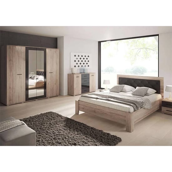 CHOICEWARDROBE Breslin 4 Door Mirrored Wardrobe in San Remo Oak with Basalt frame in modern bedroom.