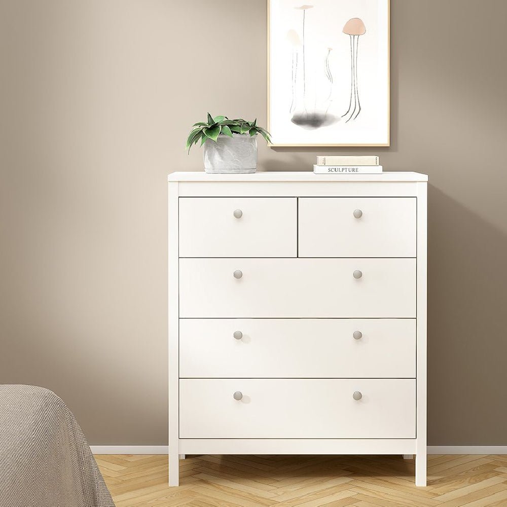 CHOICEWARDROBE Macron white chest of drawers in modern bedroom setting.