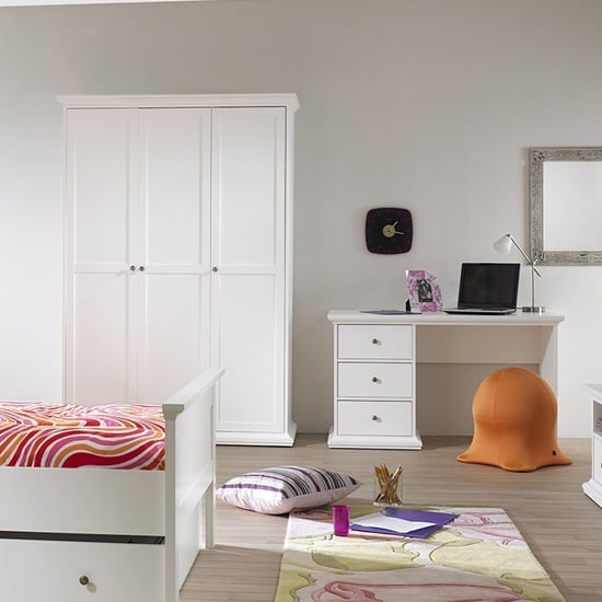 CHOICEWARDROBE Paroya 140cm White 3 Door Wardrobe in a bedroom setting