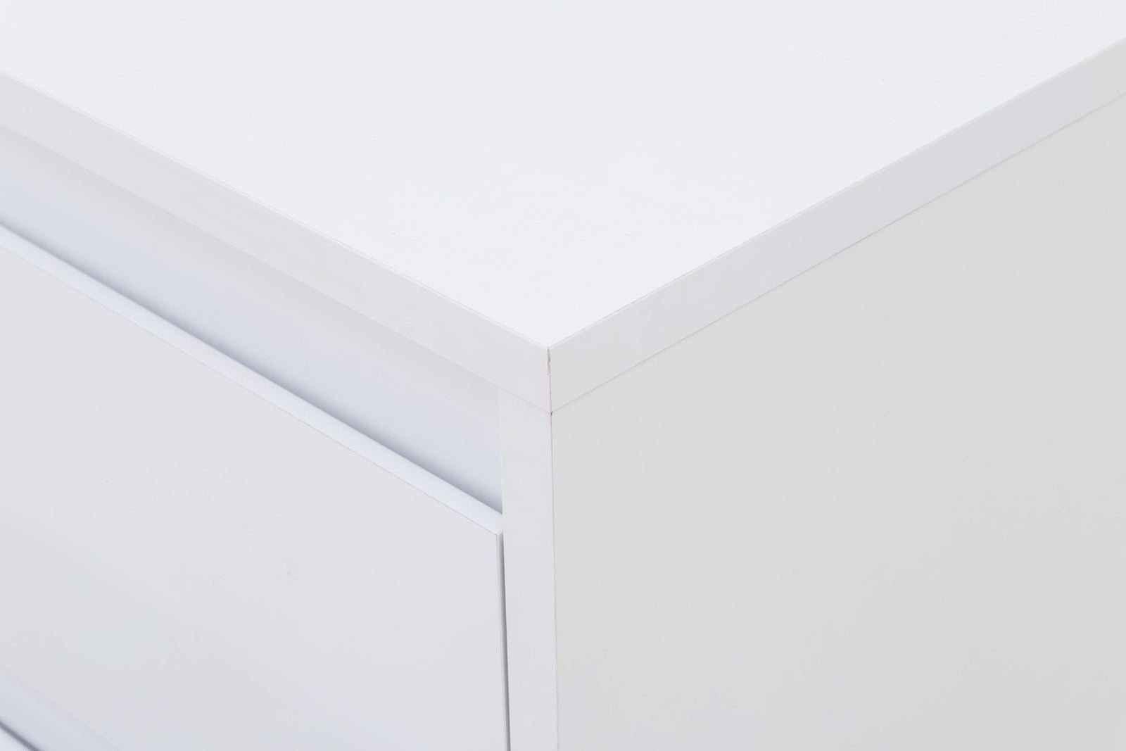 White gloss chest of drawers corner detail