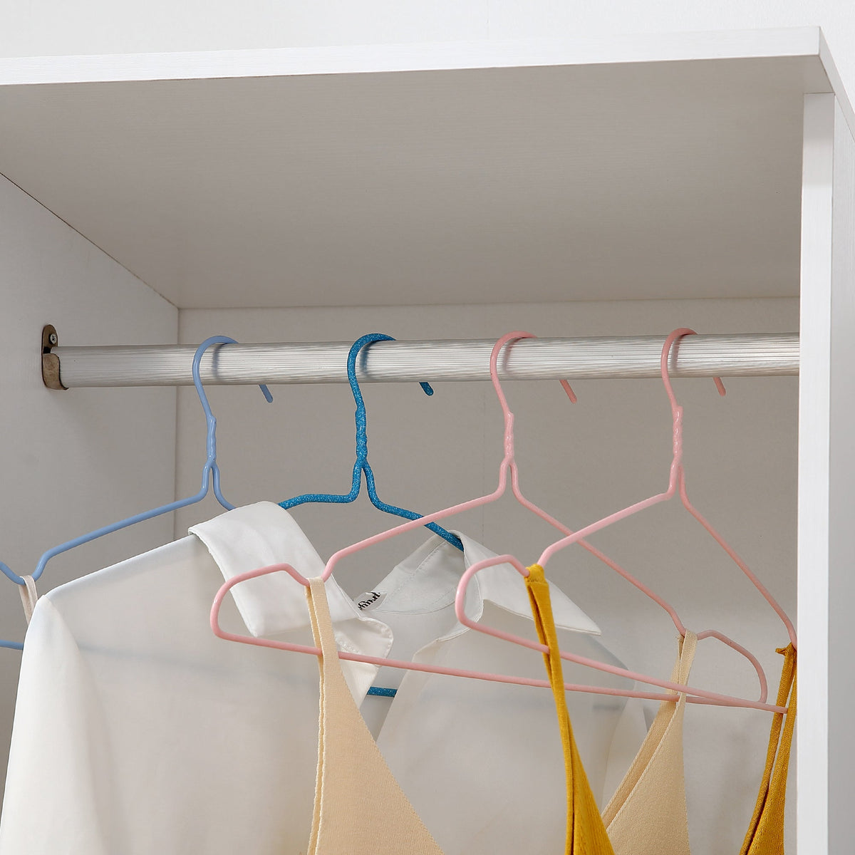 homcom open wardrobe on wheels bedroom wardrobe with clothes hanging rail 3 storage shelves mobile garment rack for cloakroom hallway white