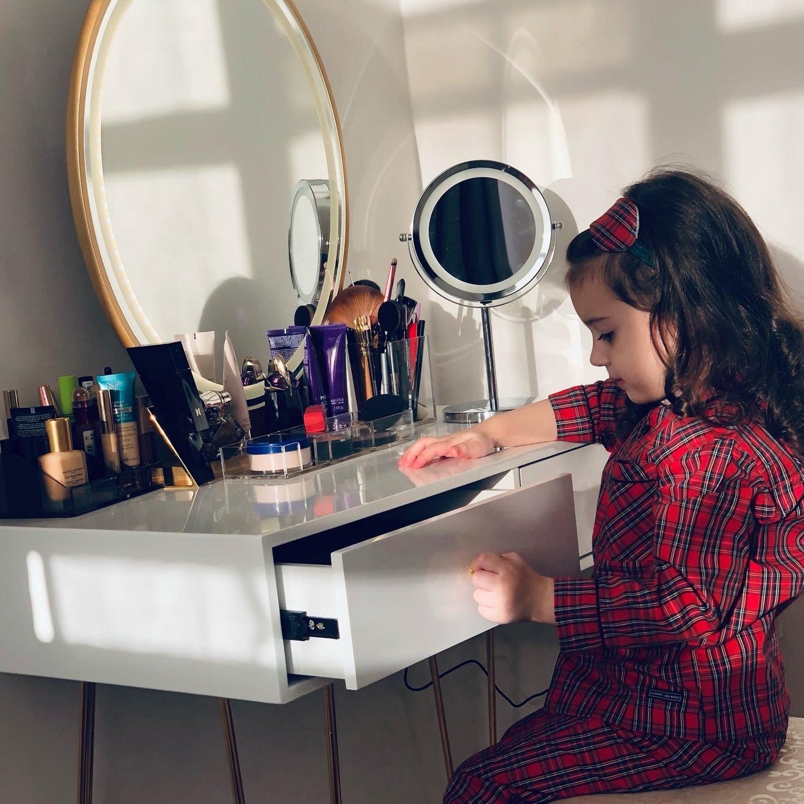 homcom dressing table with led mirror and cushioned stool vanity desk with acrylic lipstick holder and 2 drawers makeup table for bedroom white
